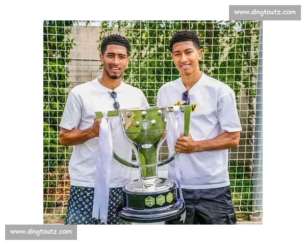 贝林厄姆 22 岁生日，女友晒甜蜜瞬间：舞伴与星光的双重闪耀